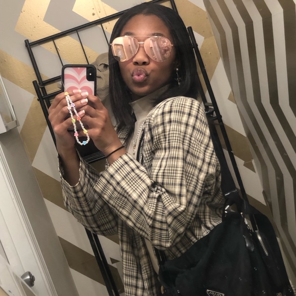 Meet your Posher, Vivian - Picture 1 of 1